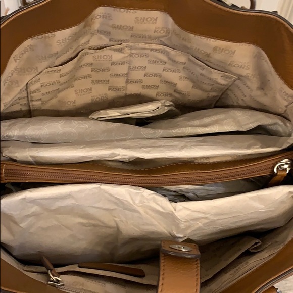 Michael Kors purse - Picture 6 of 8